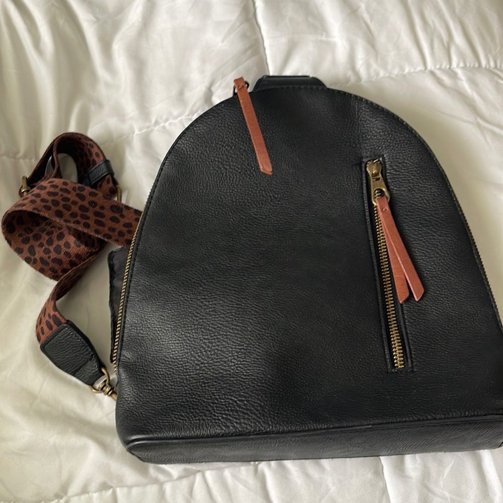 Universal Thread Women's Zip Closure Sling Pack